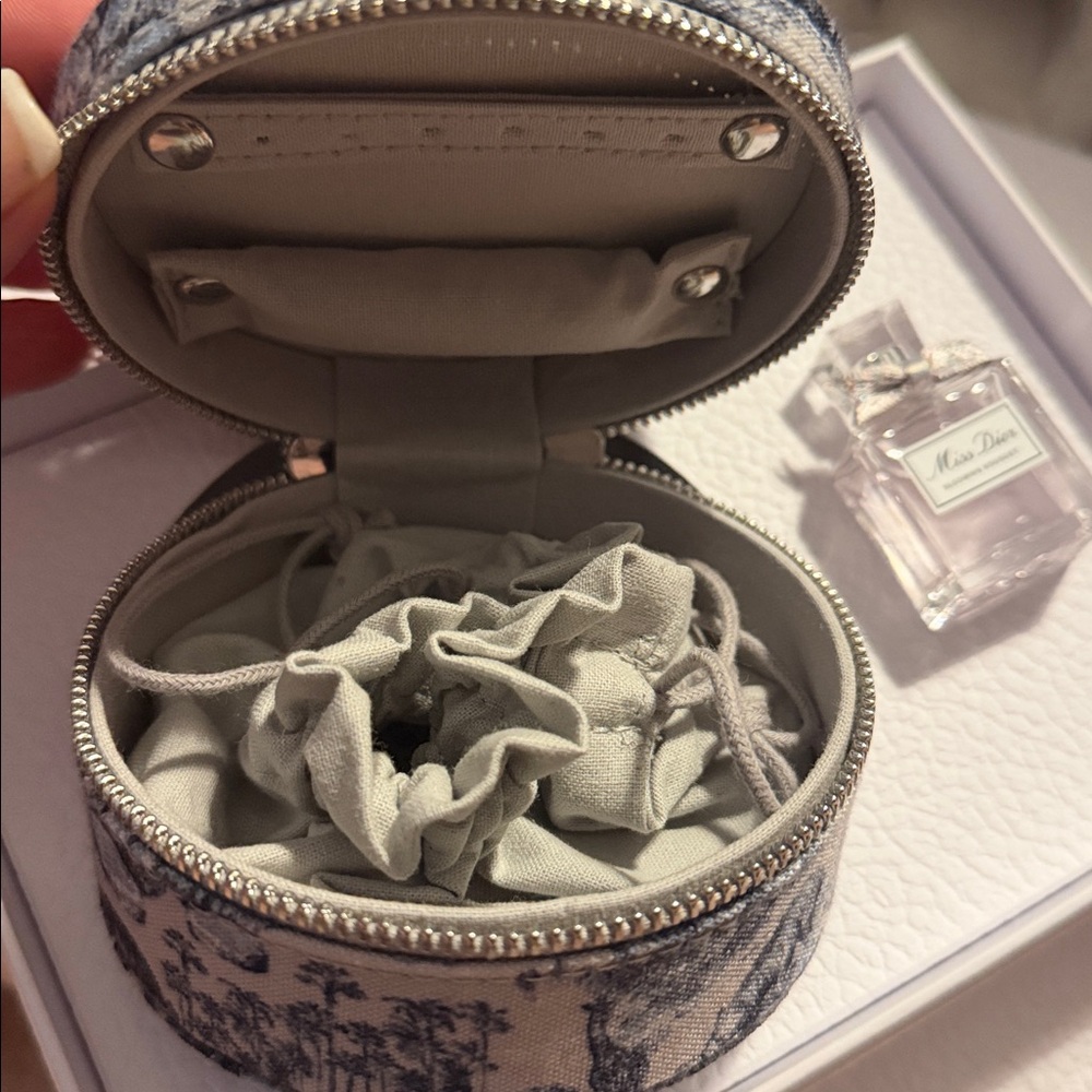 Dior Jewelry travel small case with Miss Dior mini Perfume - Picture 4 of 9